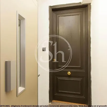 Apartamento Moderno En Urgell ברצלונה